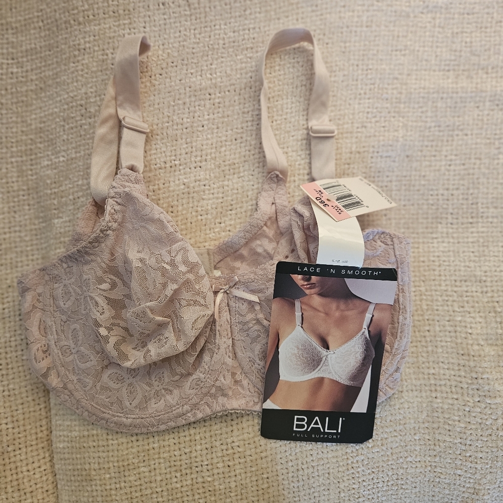 Bali Lace N Smooth Underwire Bra in Nude. 36D